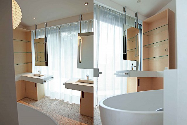 Badezimmer – Spiegel und Schränke